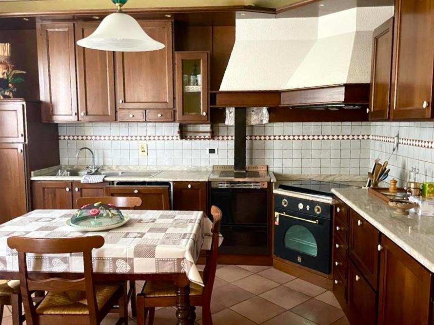 Spicchio Di Langa - Casa Indipendente Tra Le Vigne E Le Alpi Βίλα Belvedere Langhe Εξωτερικό φωτογραφία